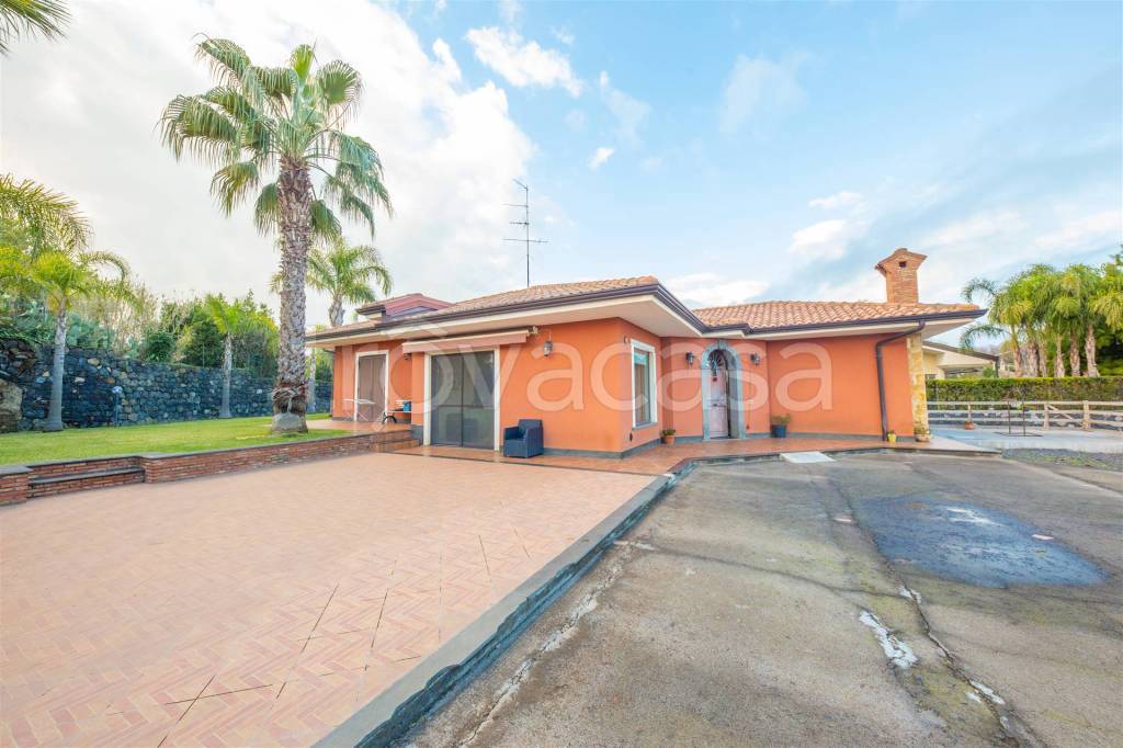 casa indipendente in vendita ad Aci Bonaccorsi
