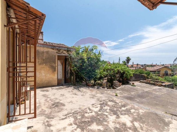 casa indipendente in vendita ad Aci Bonaccorsi