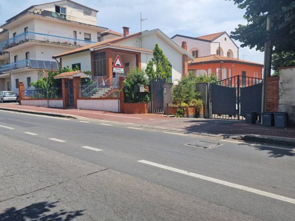 casa indipendente in vendita ad Aci Bonaccorsi