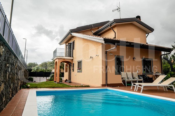 casa indipendente in vendita ad Aci Bonaccorsi