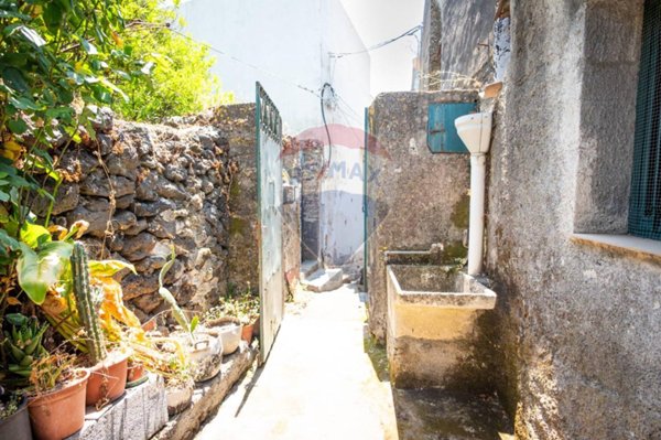 casa indipendente in vendita ad Aci Bonaccorsi