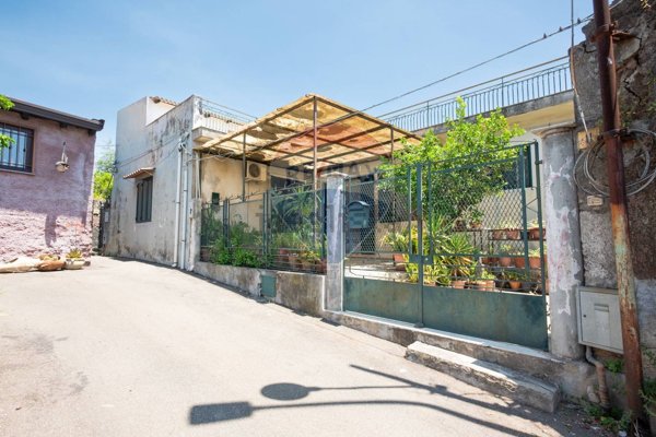 casa indipendente in vendita ad Aci Bonaccorsi