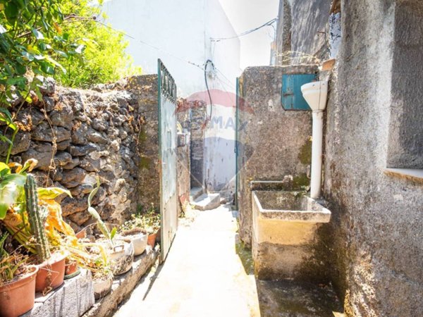 casa indipendente in vendita ad Aci Bonaccorsi