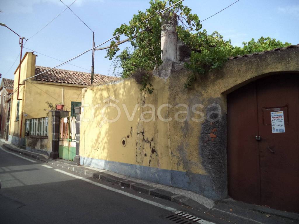 casa indipendente in vendita ad Aci Bonaccorsi