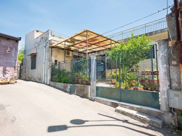casa indipendente in vendita ad Aci Bonaccorsi