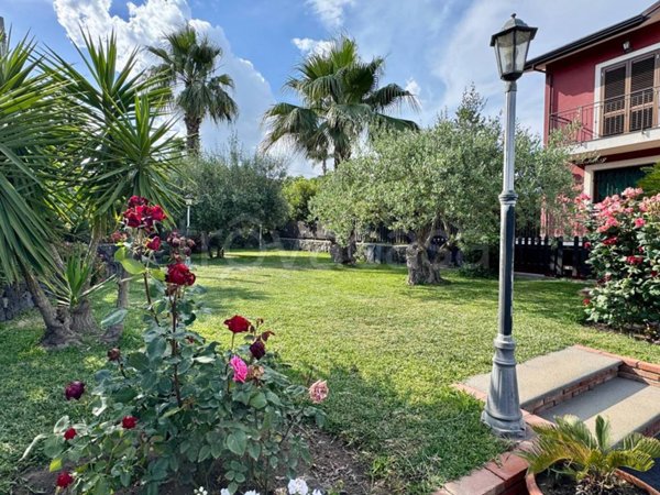 casa indipendente in vendita ad Aci Bonaccorsi