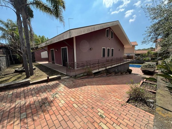 casa indipendente in vendita ad Aci Bonaccorsi