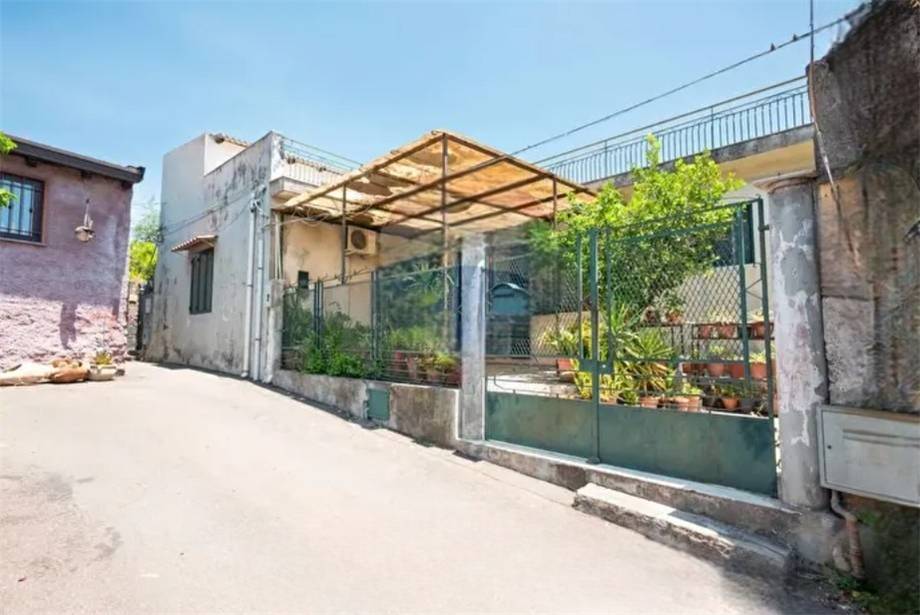 casa indipendente in vendita ad Aci Bonaccorsi