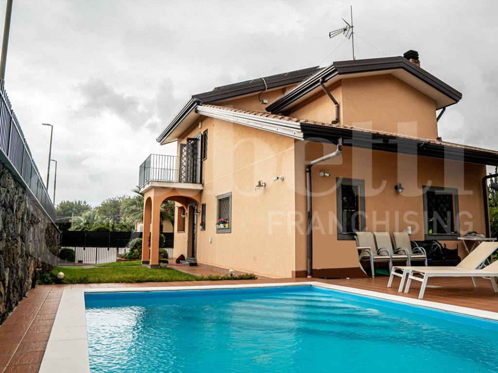 casa indipendente in vendita ad Aci Bonaccorsi