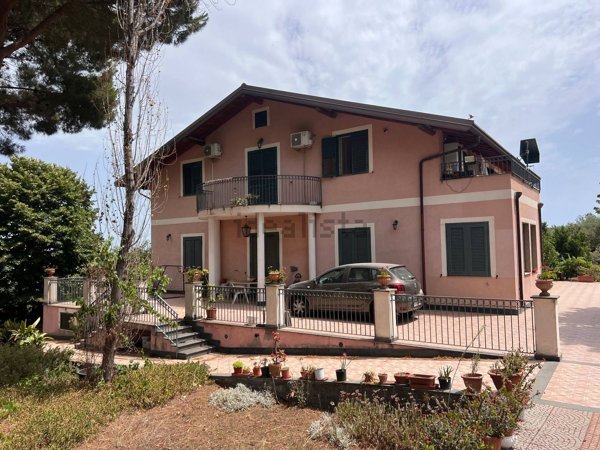 casa indipendente in vendita ad Aci Bonaccorsi