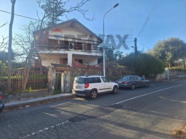 casa indipendente in vendita ad Aci Bonaccorsi