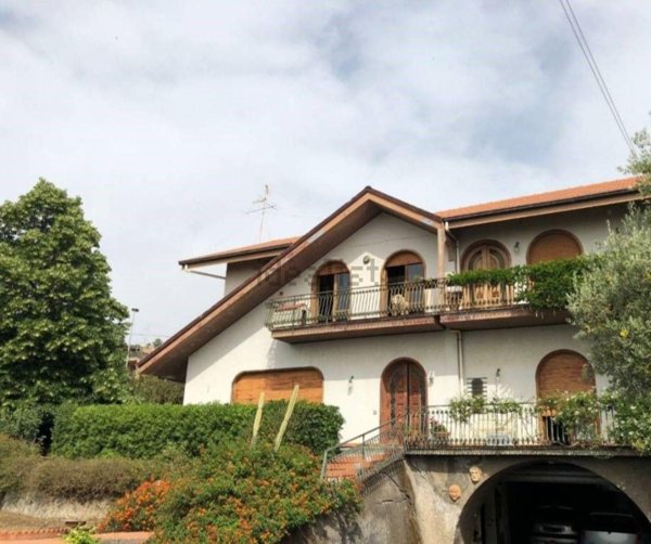 casa indipendente in vendita ad Aci Castello