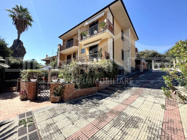 casa indipendente in vendita ad Aci Castello in zona Cannizzaro
