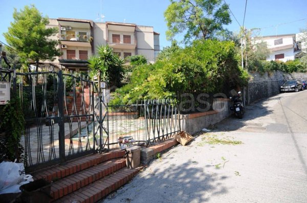 appartamento in vendita ad Aci Castello in zona Aci Trezza