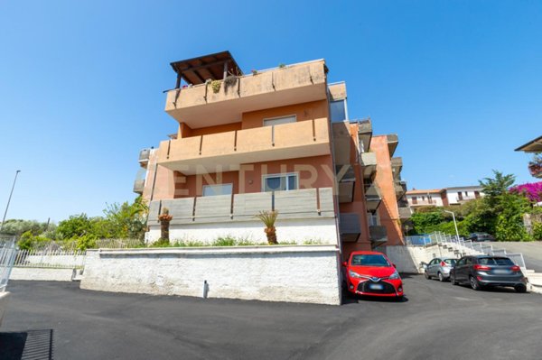 appartamento in vendita ad Aci Castello