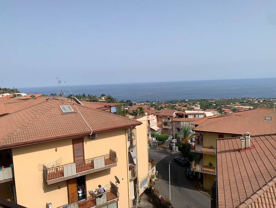 appartamento in vendita ad Aci Castello in zona Ficarazzi