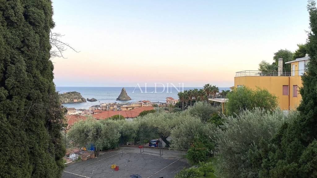 appartamento in vendita ad Aci Castello