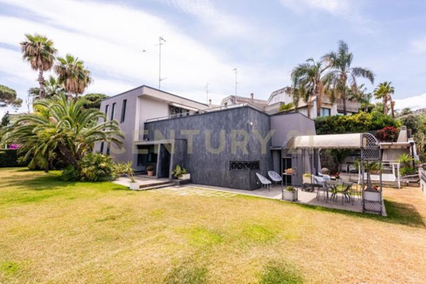 casa indipendente in vendita ad Aci Castello in zona Aci Trezza