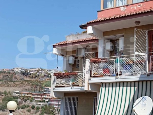 appartamento in vendita ad Aci Castello