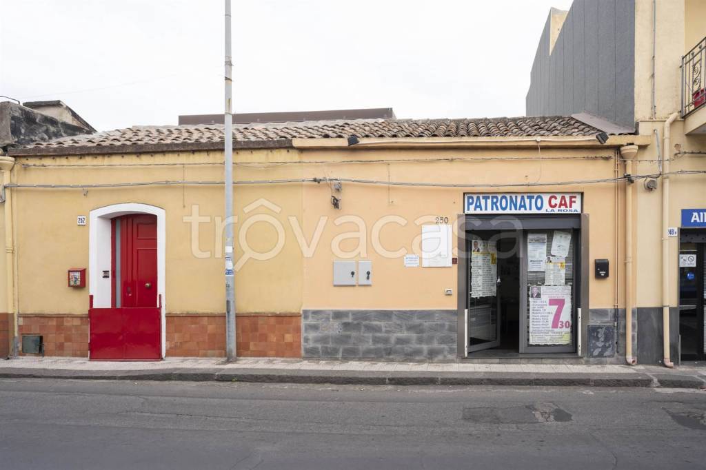appartamento in vendita ad Aci Castello