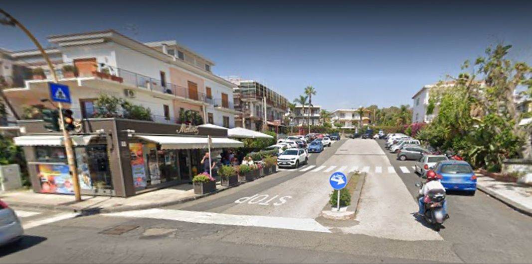 appartamento in vendita ad Aci Castello