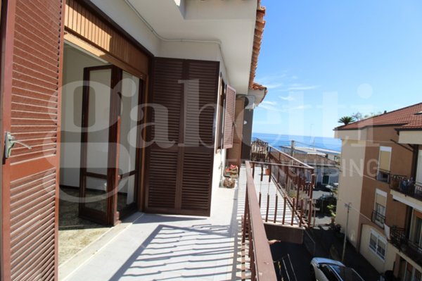 appartamento in vendita ad Aci Castello