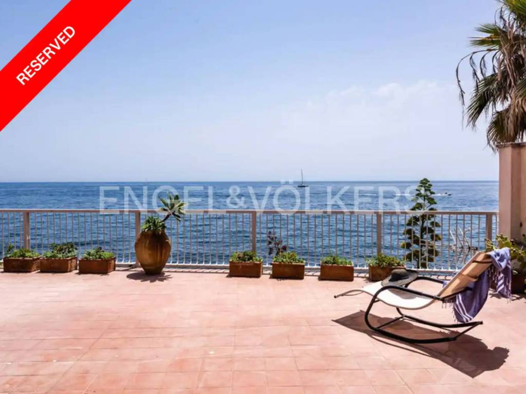 appartamento in vendita ad Aci Castello in zona Aci Trezza
