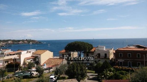 appartamento in vendita ad Aci Castello