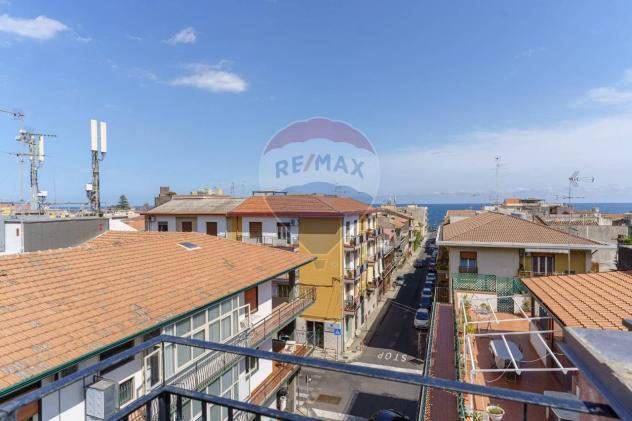 appartamento in vendita ad Aci Castello