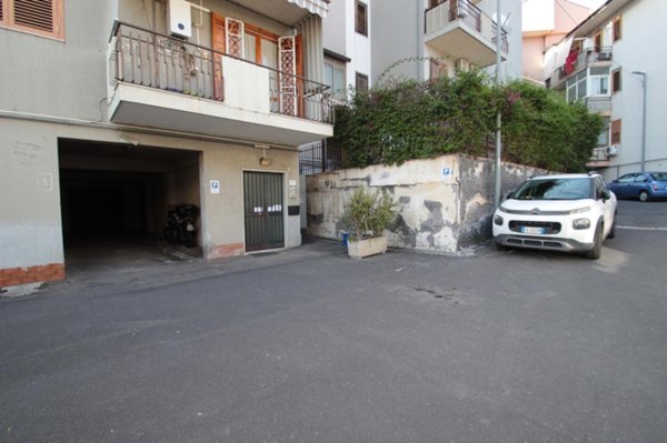 appartamento in vendita ad Aci Castello in zona Ficarazzi
