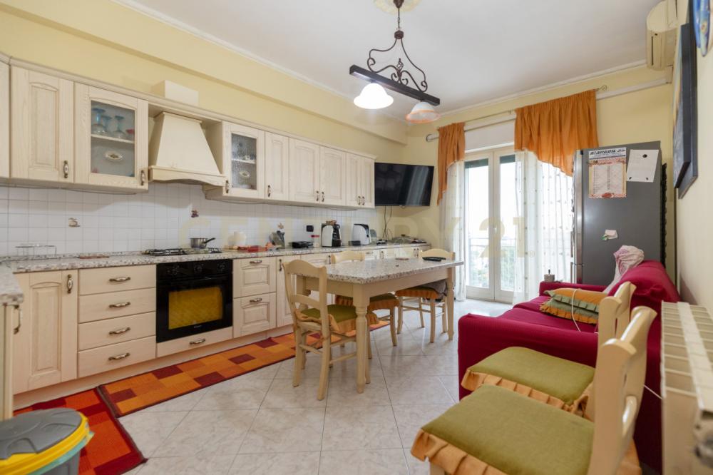 appartamento in vendita ad Aci Castello