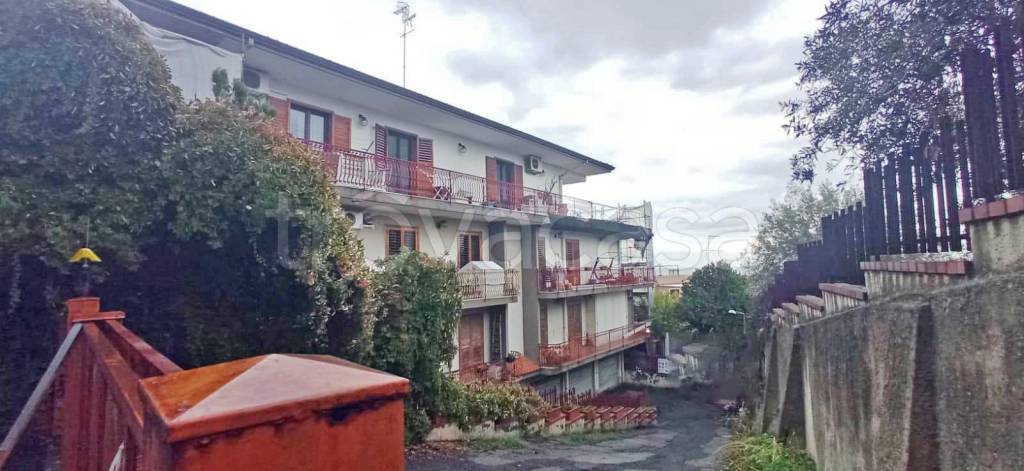 appartamento in vendita ad Aci Castello