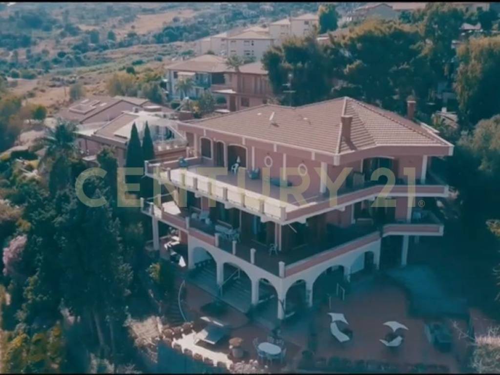 casa indipendente in vendita ad Aci Castello