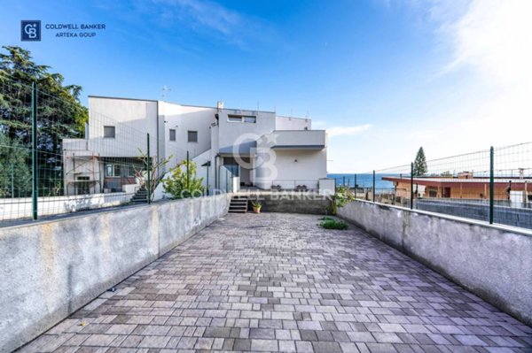 appartamento in vendita ad Aci Castello