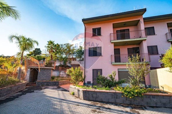 casa indipendente in vendita ad Aci Castello in zona Ficarazzi