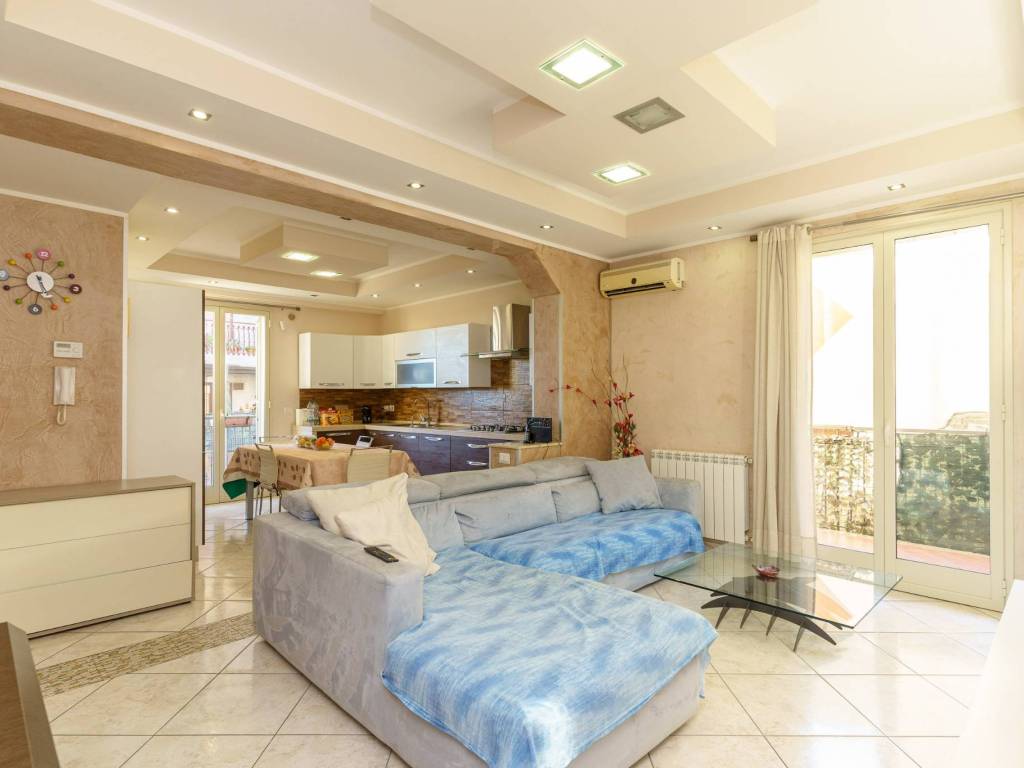 appartamento in vendita ad Aci Castello in zona Ficarazzi