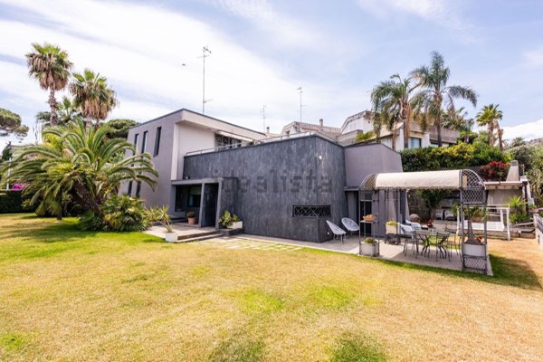 casa indipendente in vendita ad Aci Castello in zona Aci Trezza