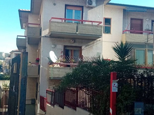 appartamento in vendita ad Aci Castello in zona Ficarazzi