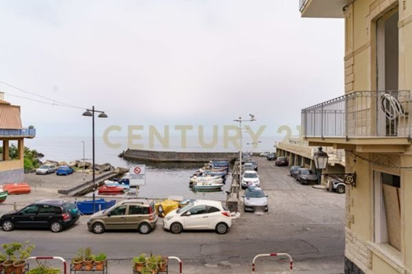 appartamento in vendita ad Aci Castello