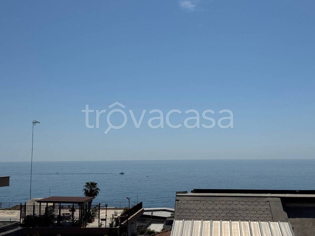 appartamento in vendita ad Aci Castello in zona Aci Trezza