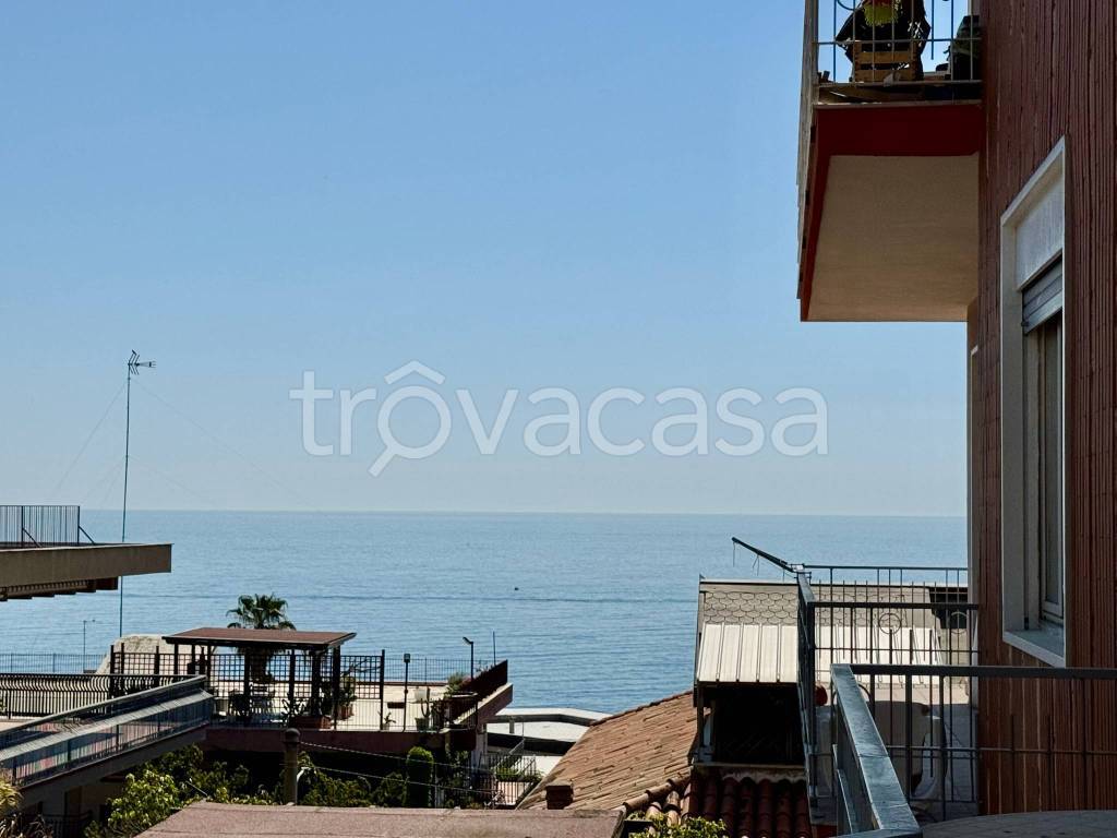 appartamento in vendita ad Aci Castello in zona Aci Trezza