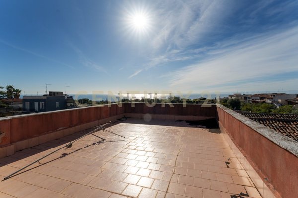 casa indipendente in vendita ad Aci Castello