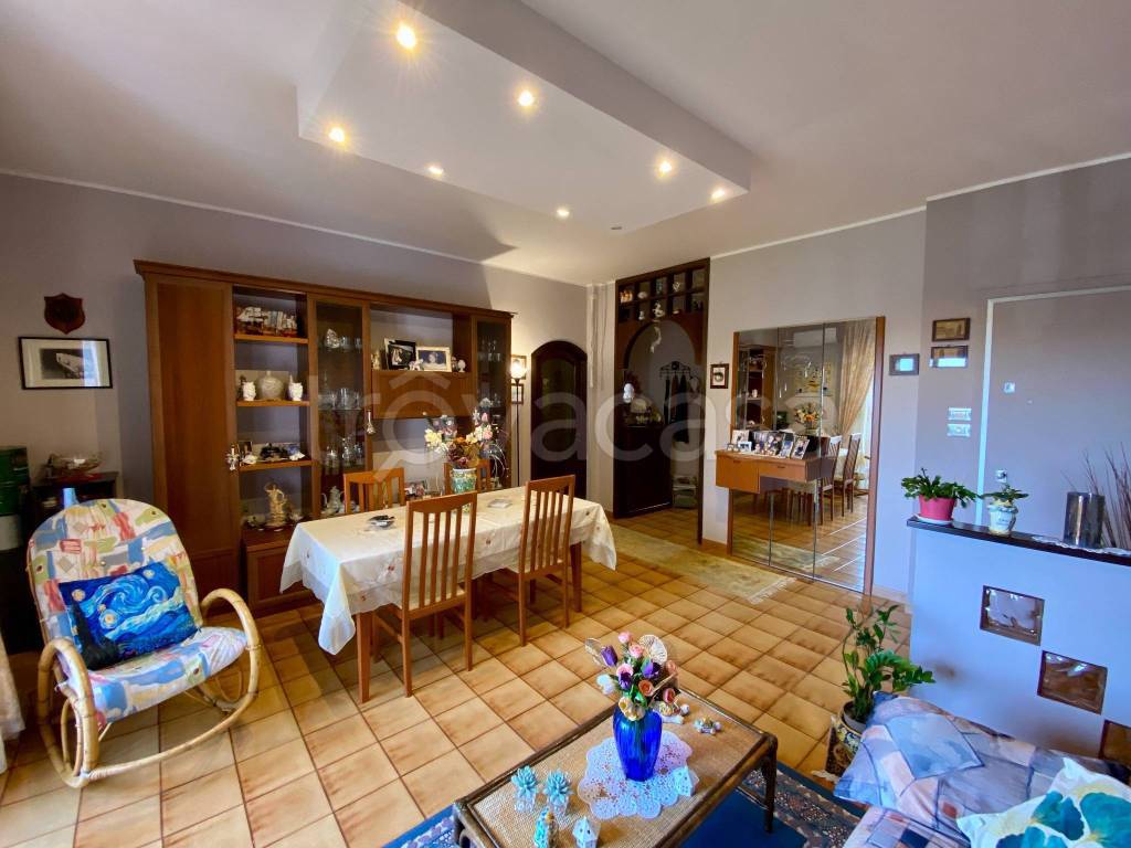 appartamento in vendita ad Aci Castello in zona Ficarazzi