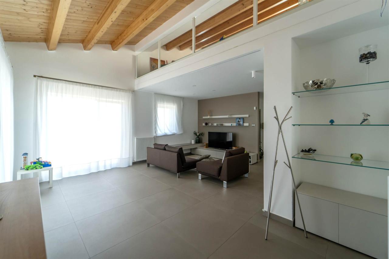 casa indipendente in vendita ad Aci Castello