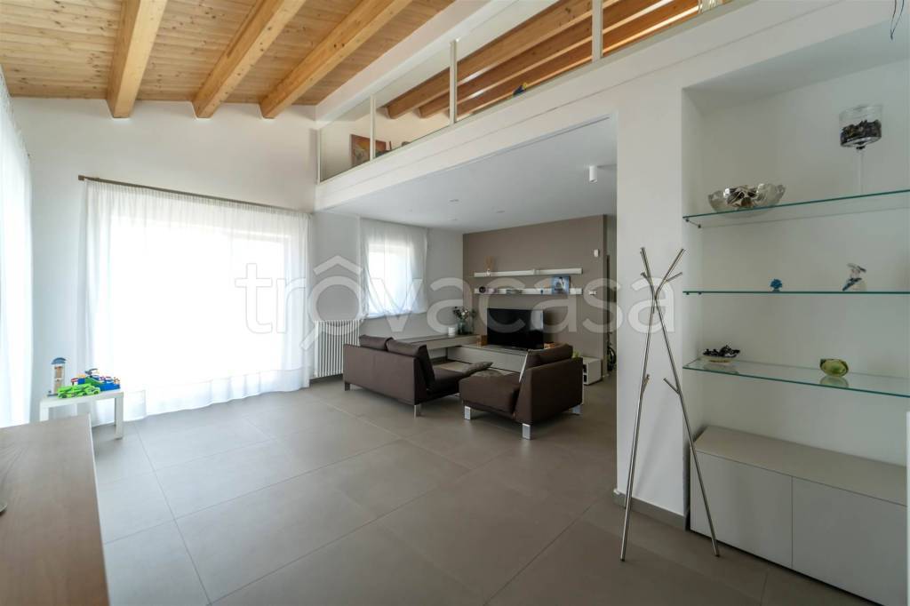 casa indipendente in vendita ad Aci Castello