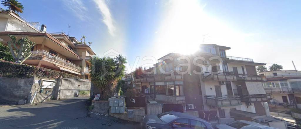 appartamento in vendita ad Aci Castello