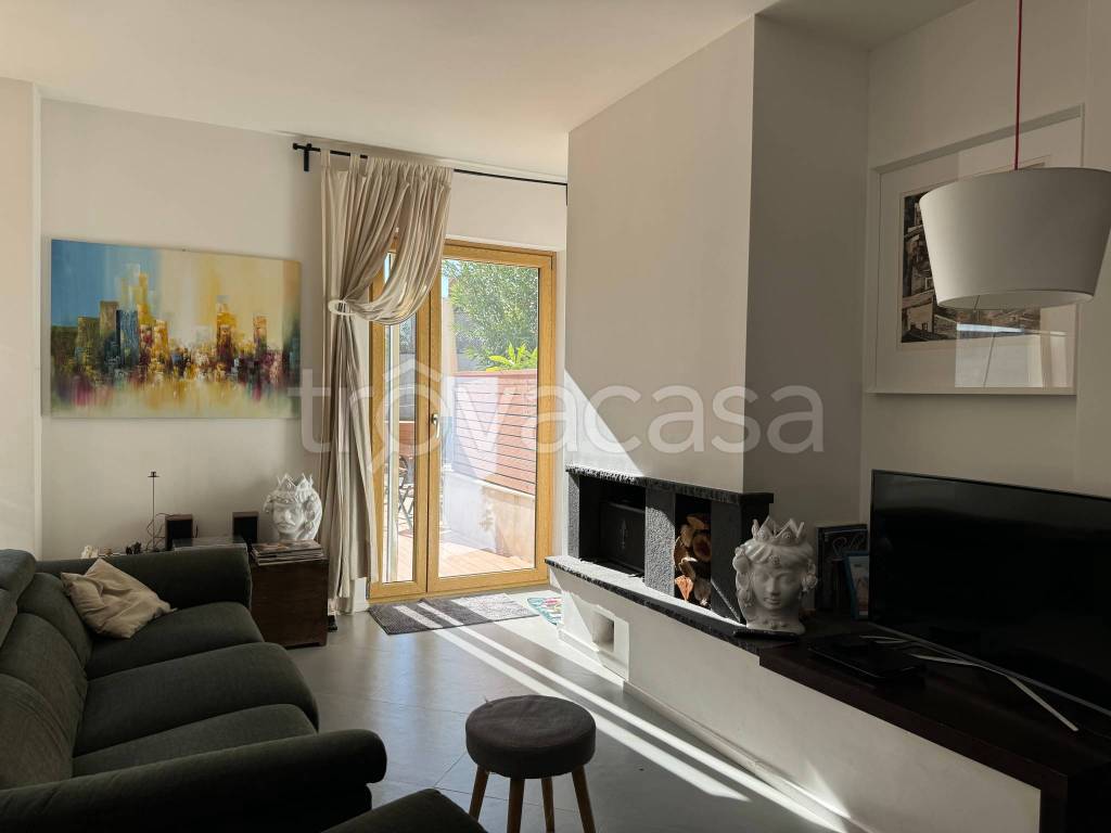 casa indipendente in vendita ad Aci Castello