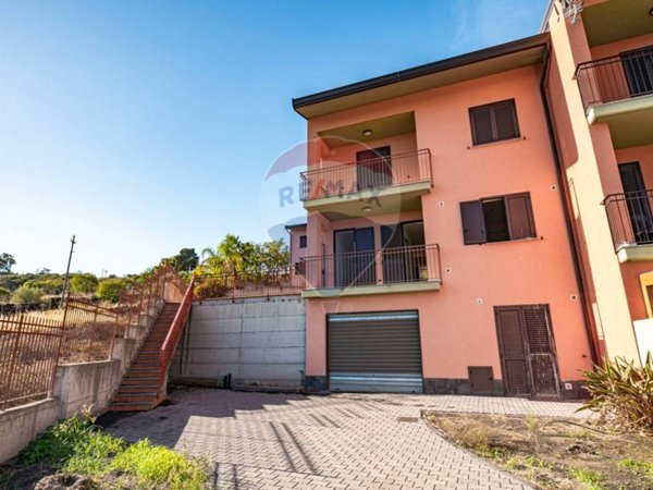 casa indipendente in vendita ad Aci Castello in zona Ficarazzi