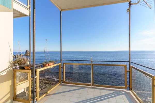 appartamento in vendita ad Aci Castello in zona Aci Trezza