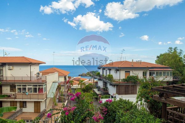 appartamento in vendita ad Aci Castello